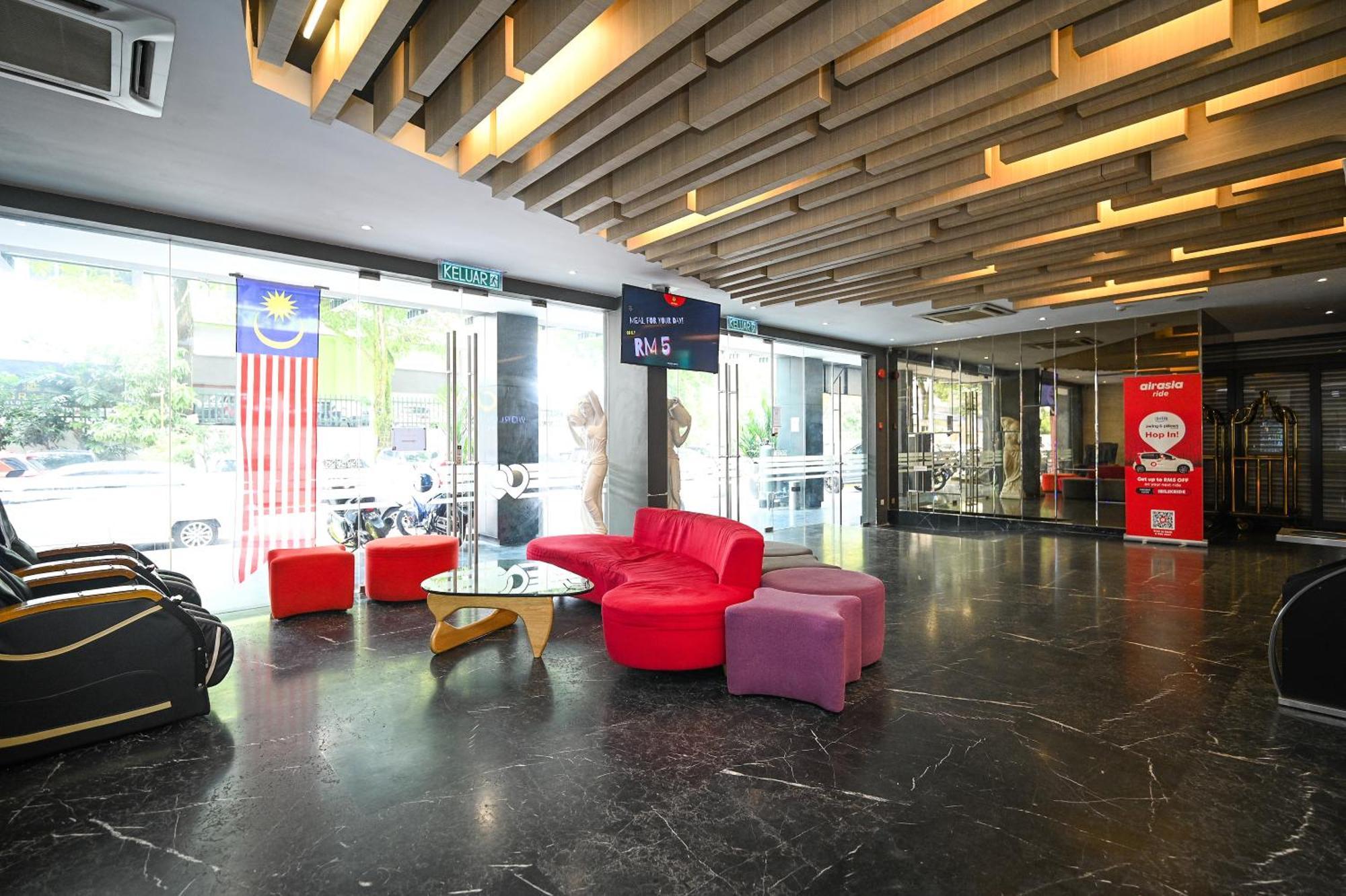 Swing & Pillows - Tar Umt Setapak — Photos 2
